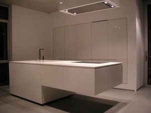 kitchen, with high-gloss lacquer fronts and Corian, hidden worktop and electrical equipment in flush-mounted built-in cupboards.